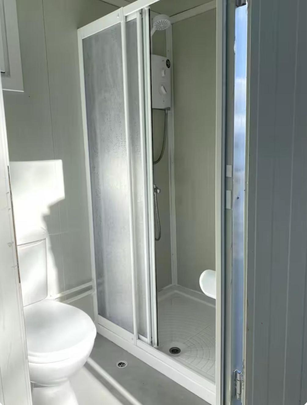 Corry Lodge Estate - Sheperds Huts Or Container Stays With Sea View 브로드포드 외부 사진