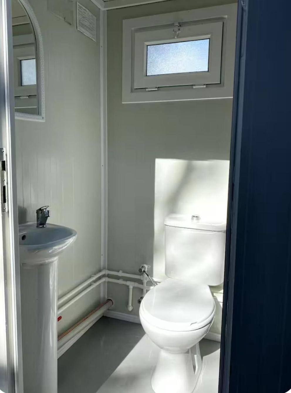 Corry Lodge Estate - Sheperds Huts Or Container Stays With Sea View 브로드포드 외부 사진