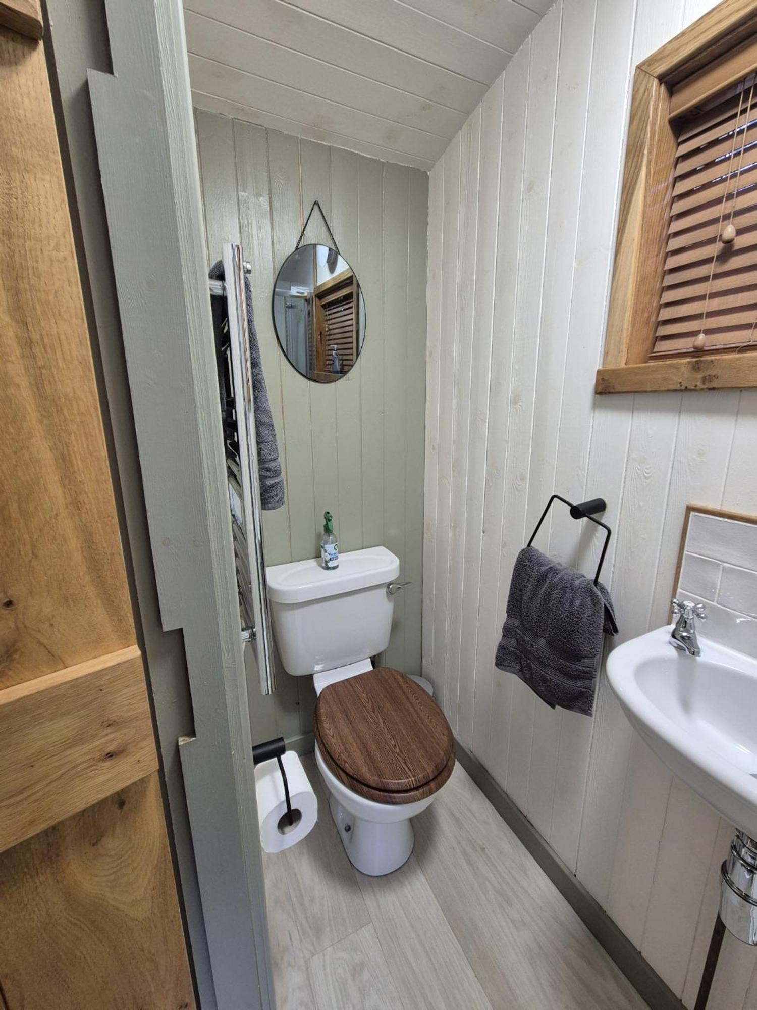 Corry Lodge Estate - Sheperds Huts Or Container Stays With Sea View 브로드포드 외부 사진