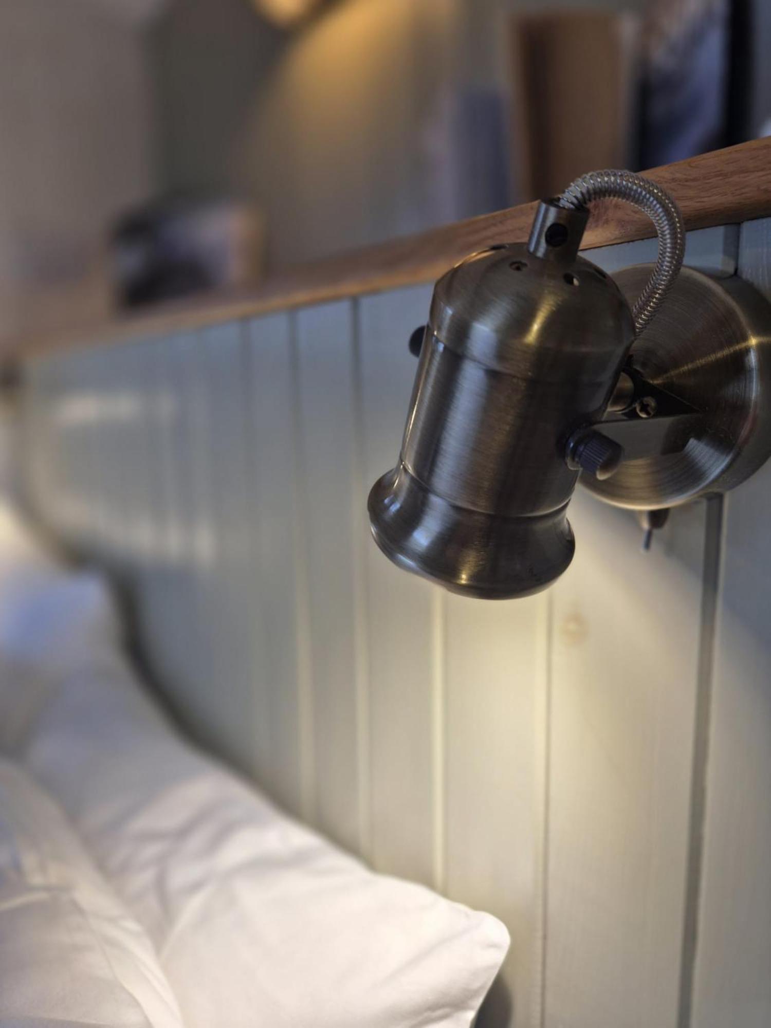 Corry Lodge Estate - Sheperds Huts Or Container Stays With Sea View 브로드포드 외부 사진