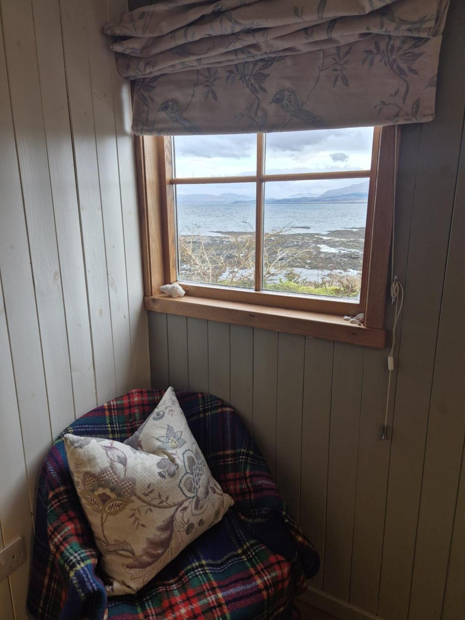 Corry Lodge Estate - Sheperds Huts Or Container Stays With Sea View 브로드포드 외부 사진