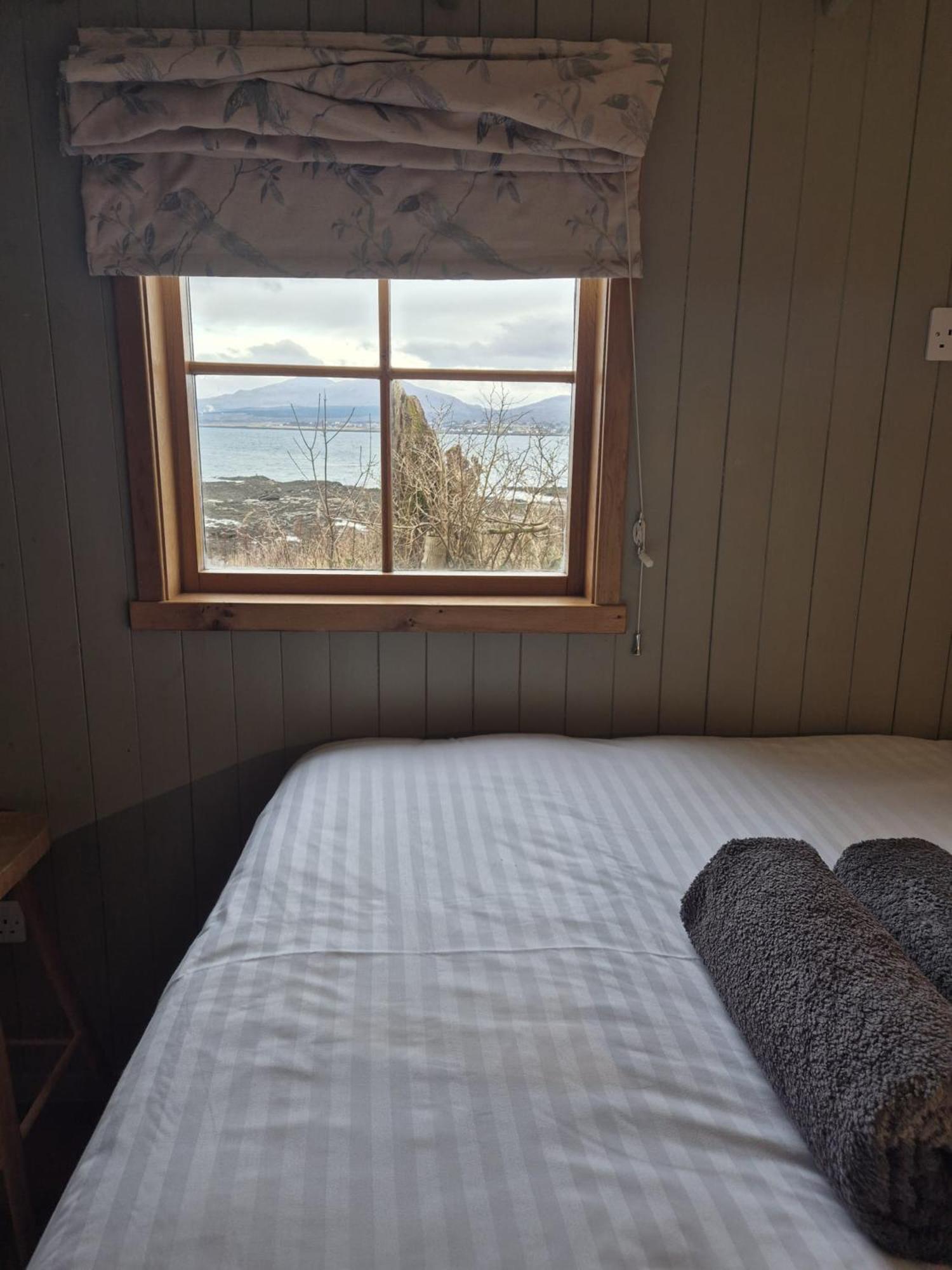 Corry Lodge Estate - Sheperds Huts Or Container Stays With Sea View 브로드포드 외부 사진