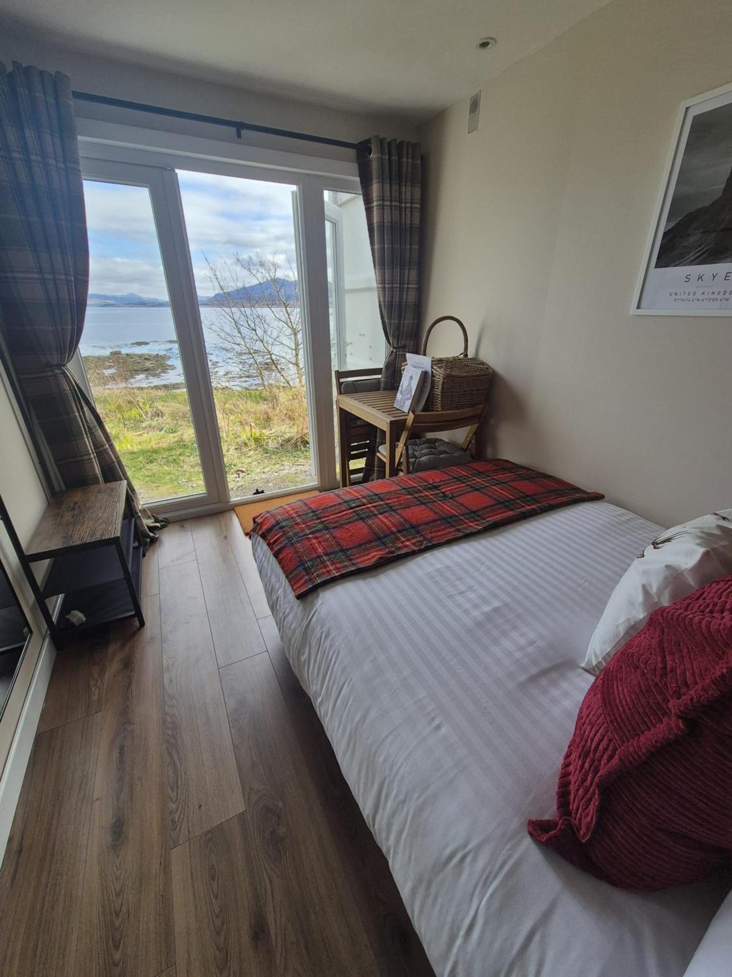 Corry Lodge Estate - Sheperds Huts Or Container Stays With Sea View 브로드포드 외부 사진