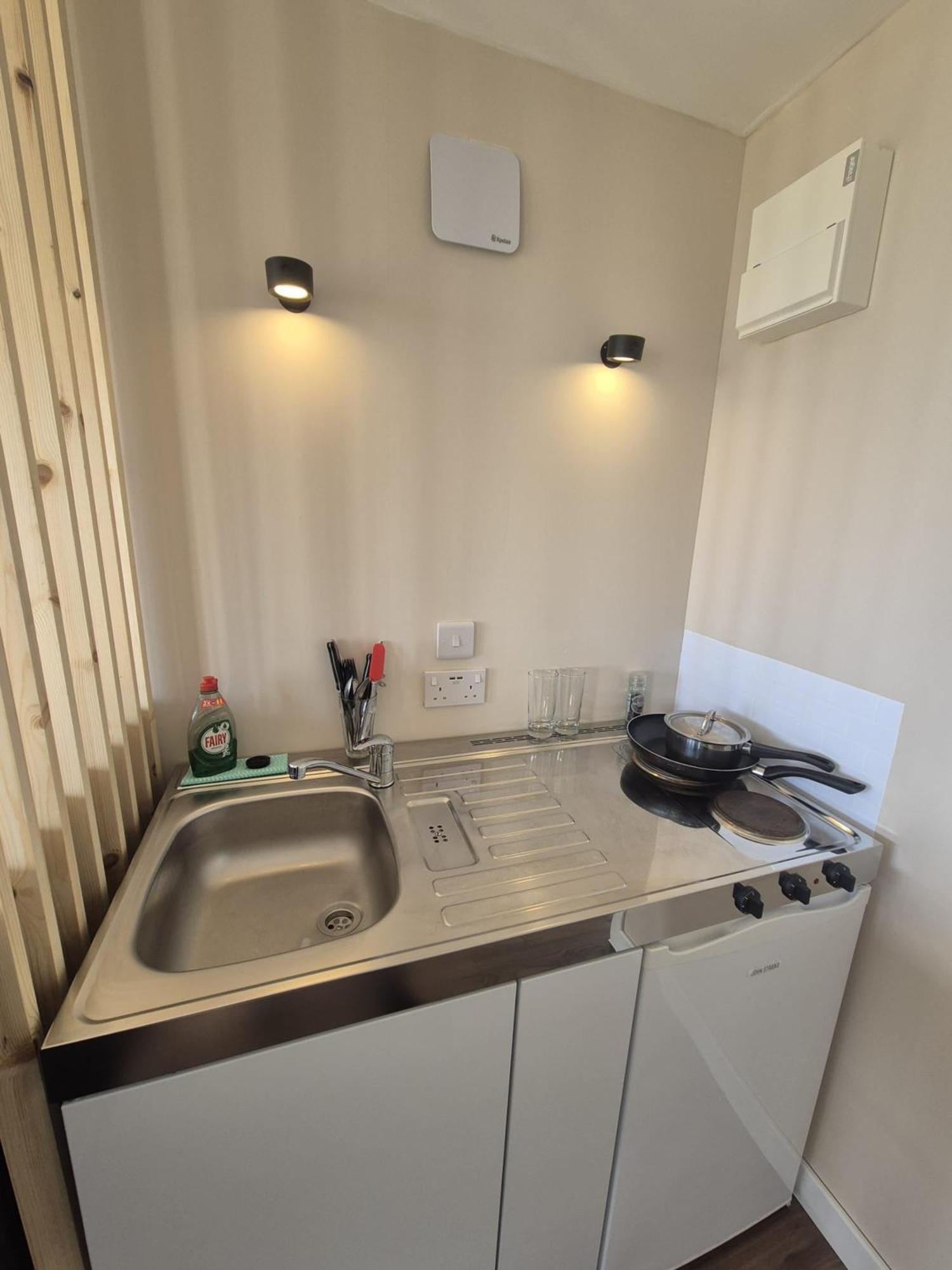Corry Lodge Estate - Sheperds Huts Or Container Stays With Sea View 브로드포드 외부 사진