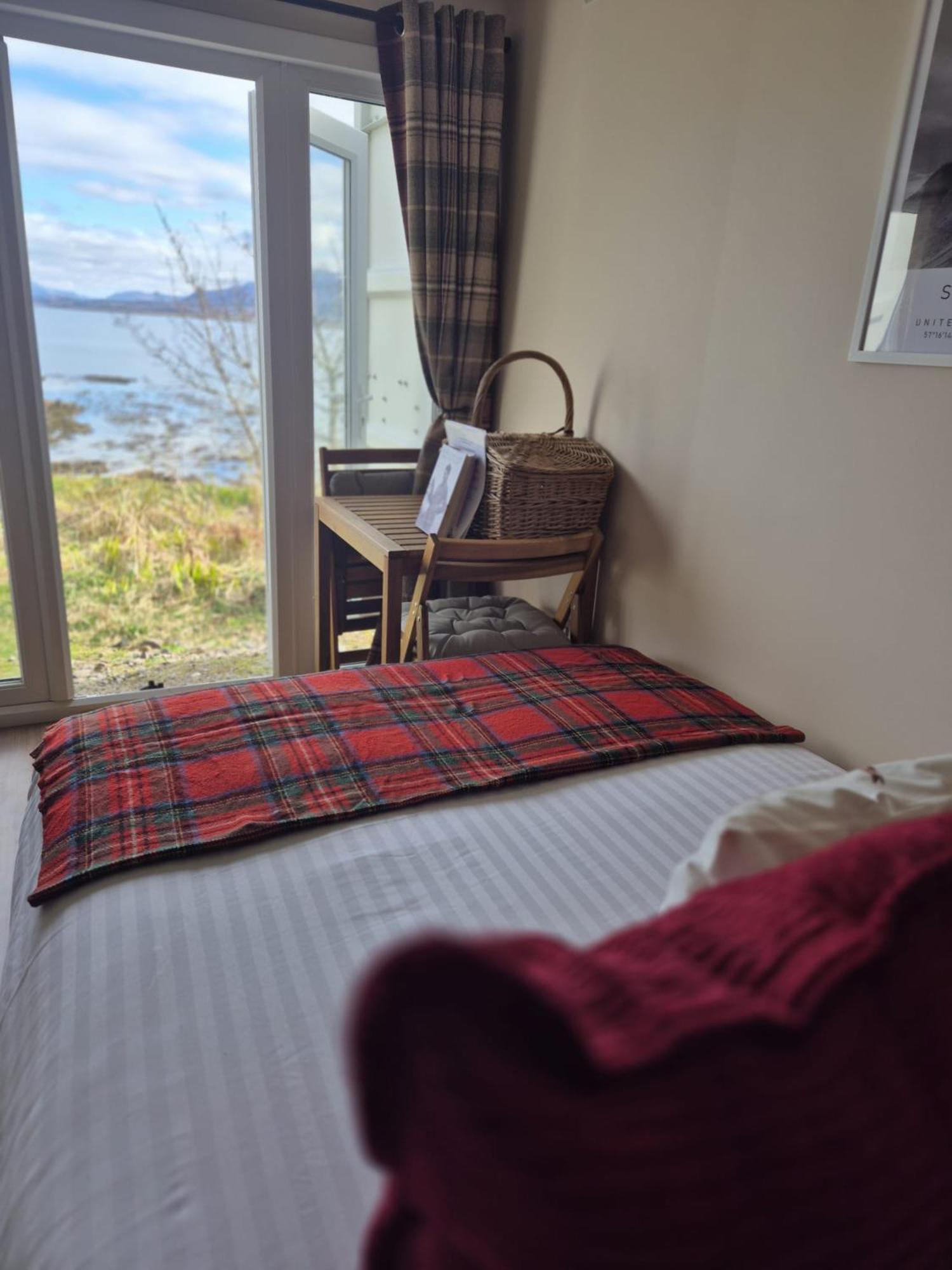 Corry Lodge Estate - Sheperds Huts Or Container Stays With Sea View 브로드포드 외부 사진