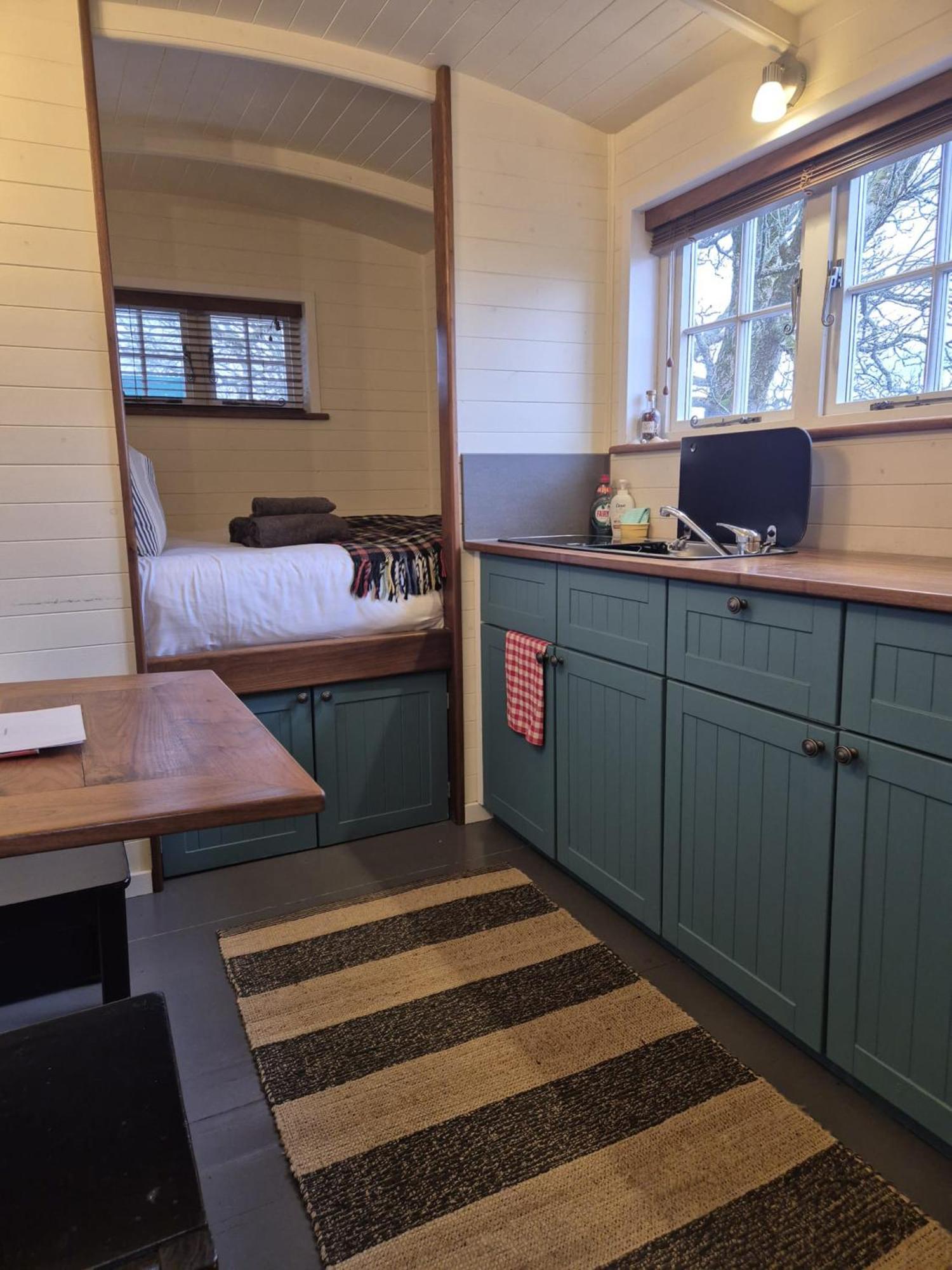 Corry Lodge Estate - Sheperds Huts Or Container Stays With Sea View 브로드포드 외부 사진