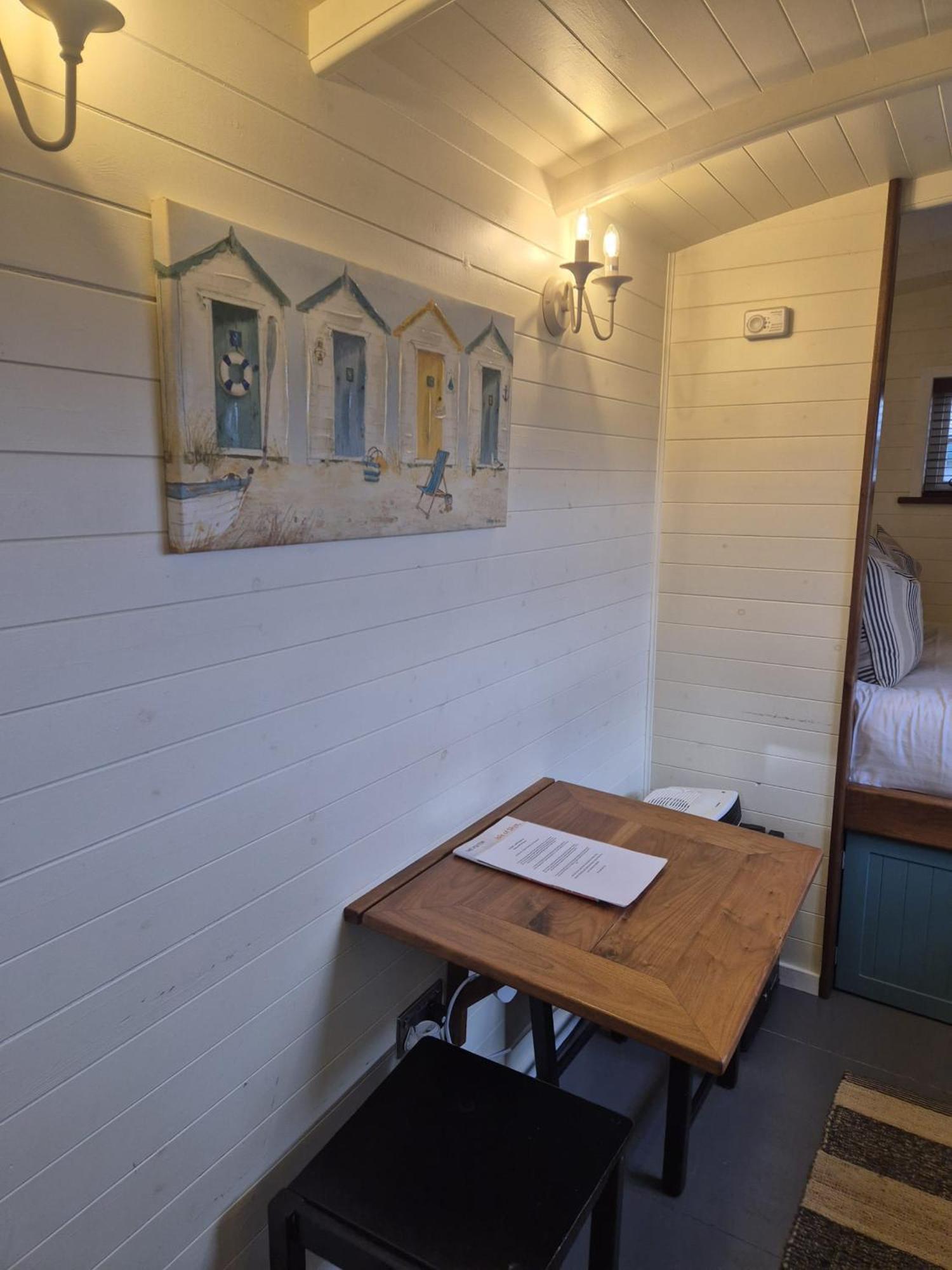 Corry Lodge Estate - Sheperds Huts Or Container Stays With Sea View 브로드포드 외부 사진