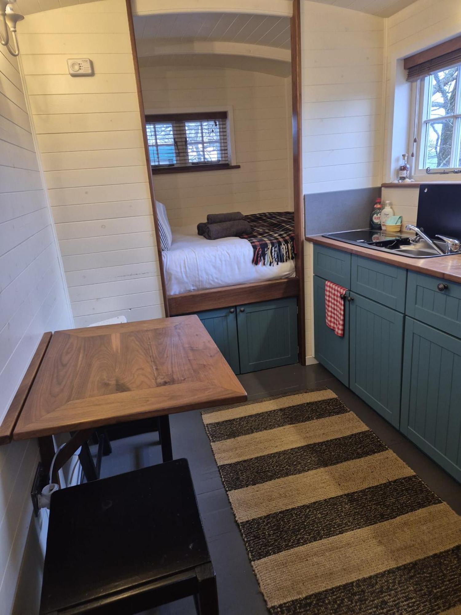 Corry Lodge Estate - Sheperds Huts Or Container Stays With Sea View 브로드포드 외부 사진